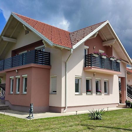 Apartman Swans Otočac Zewnętrze zdjęcie