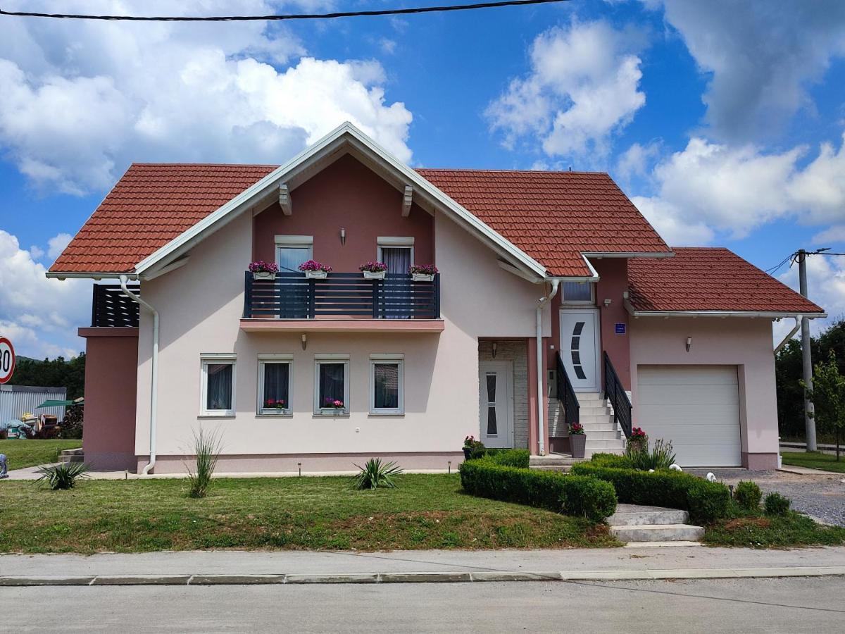 Apartman Swans Otočac Zewnętrze zdjęcie