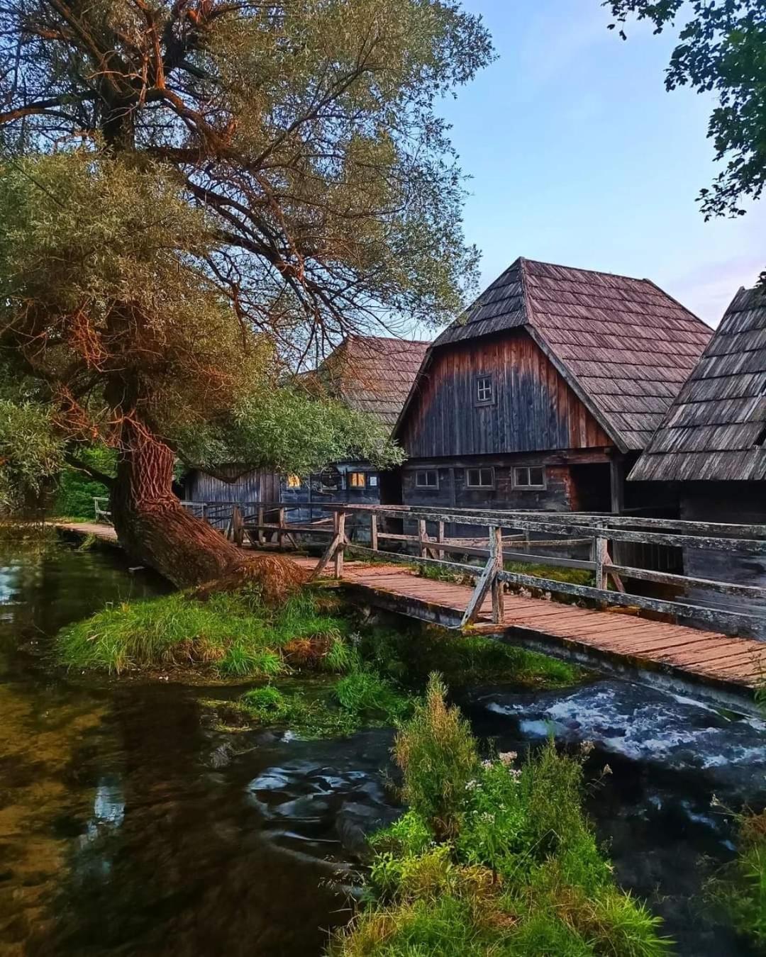 Apartman Swans Otočac Zewnętrze zdjęcie