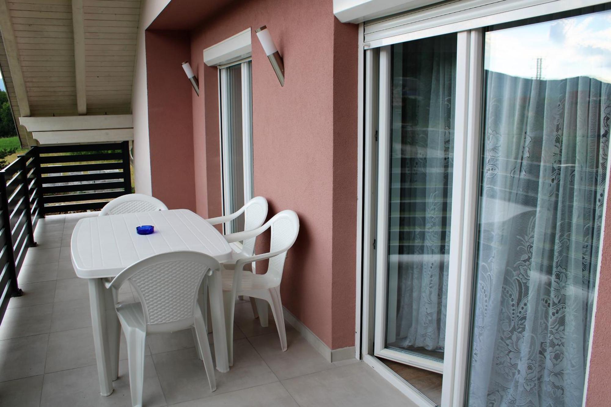 Apartman Swans Otočac Zewnętrze zdjęcie