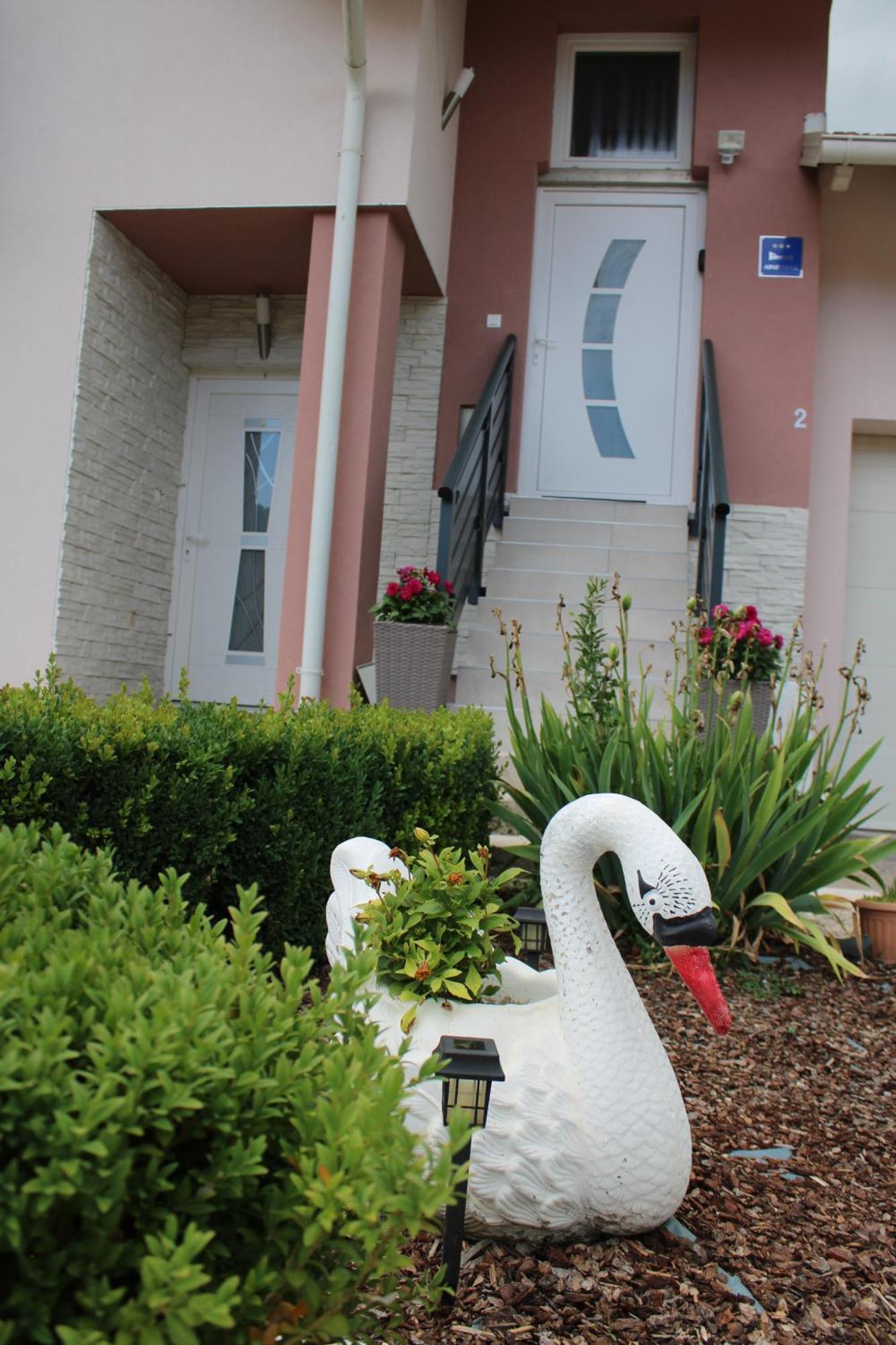 Apartman Swans Otočac Zewnętrze zdjęcie